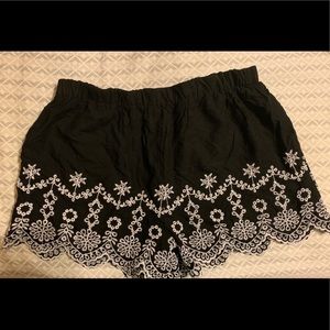 PacSun Embroidered Shorts Size M